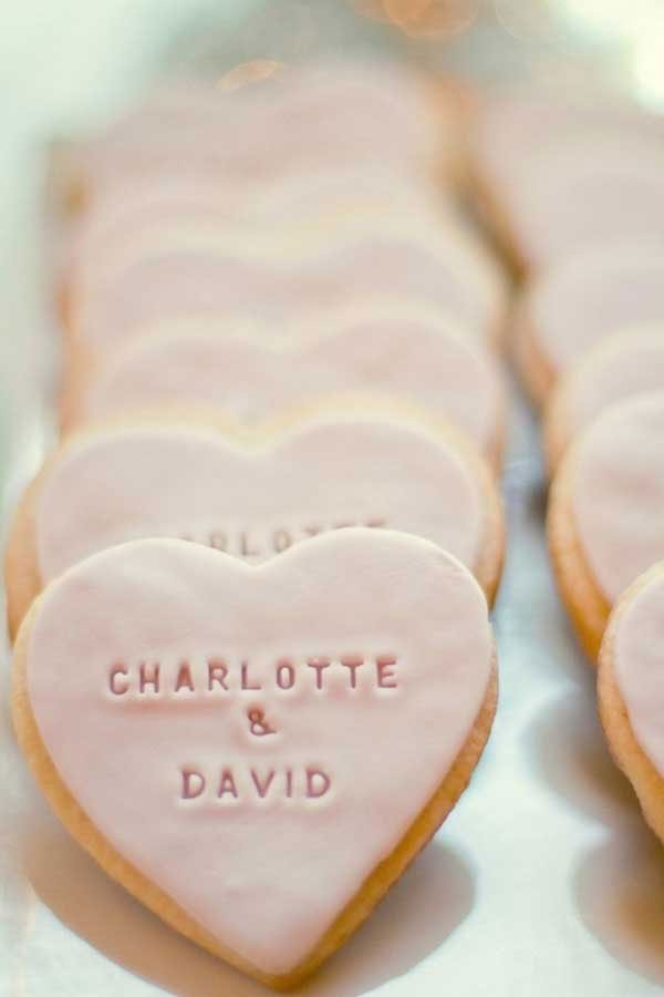 biscuit en forme de coeur personnalisé des prénoms des mariés